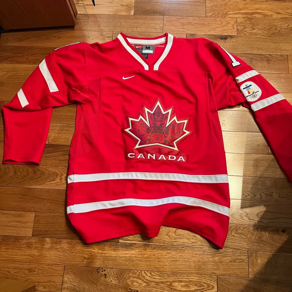 Roberto Luongo Team Canada 2010 Official Olympic Nike Jersey.